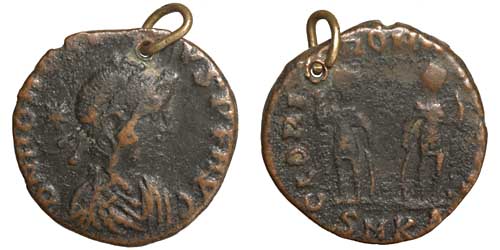 Billon AE4 of the emperor Honorius with a hole and a loop.
